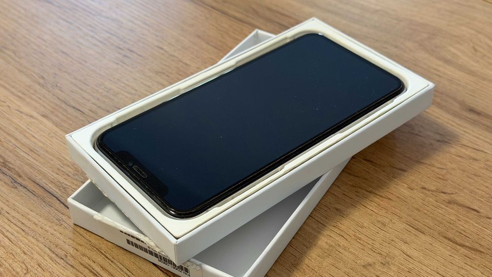 iPhone X 256 GB Silver – folie, cutie și încărcător