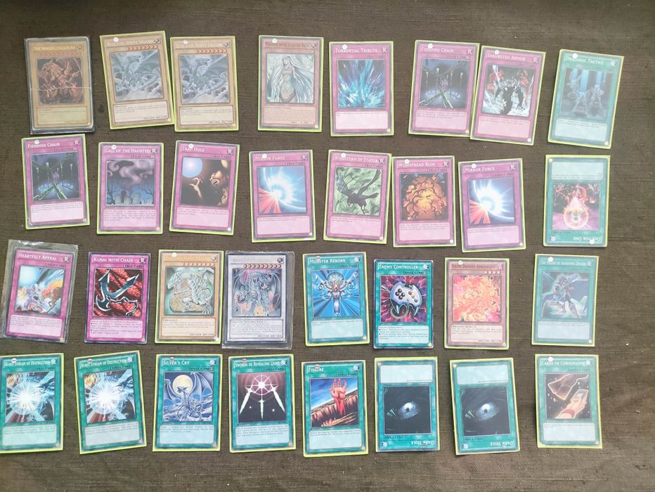 Продавам карти Yu-Gi-Oh