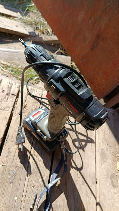 Дрель шуруповерт