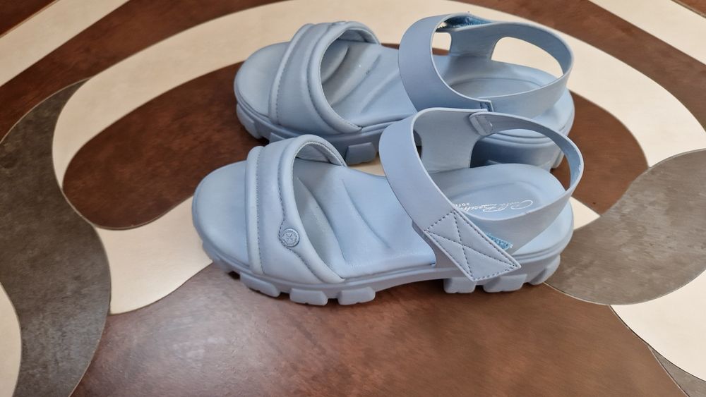 Дамски сандали, леки и удобни, обувани веднъж за повод