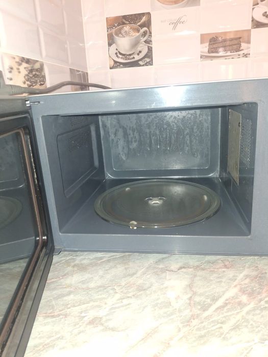 Микроволновка срочно продаю!