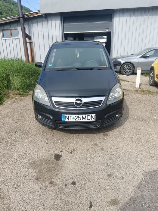 Vând Opel Zafira