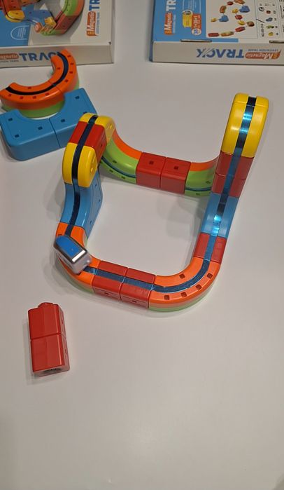 Магнитная железная дорога.