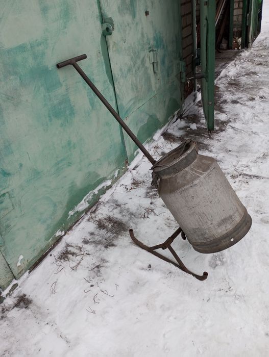 Сани для перевозки фляги.