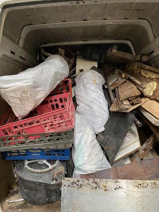 Debarasari  Moloz Debarasare Apartamente Beciuri Poduri Gunoi Demolari