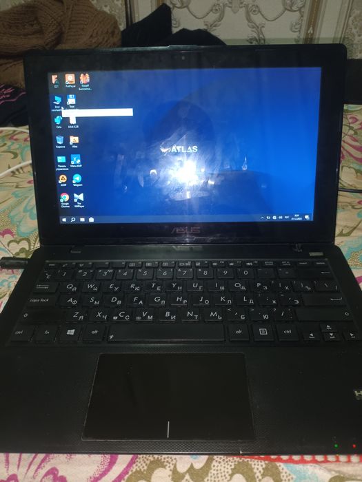 Notbook sotiladi sensorli