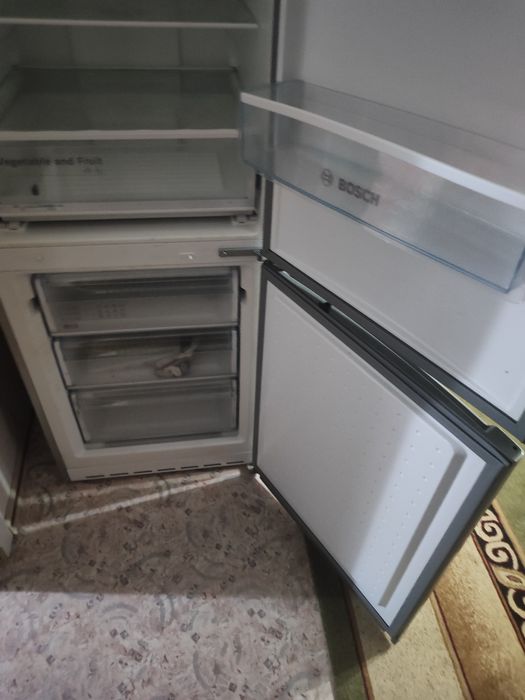 Холодильник бош продам