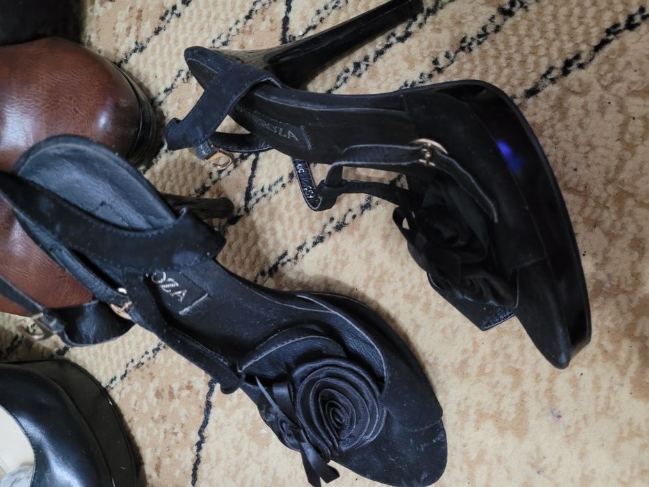 Разбираю обувь связи переездом.