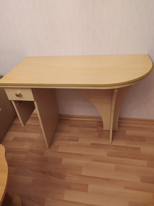 Продам столик-консоль