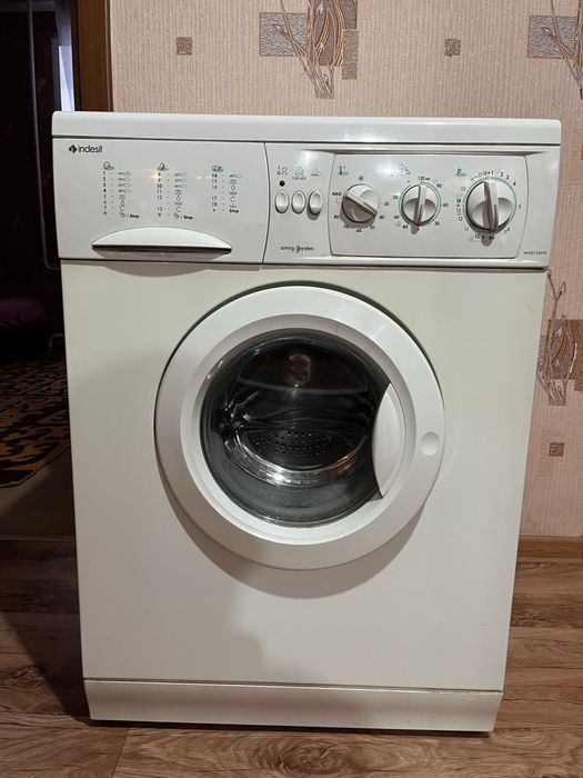 Стиральная машина “INDESIT”