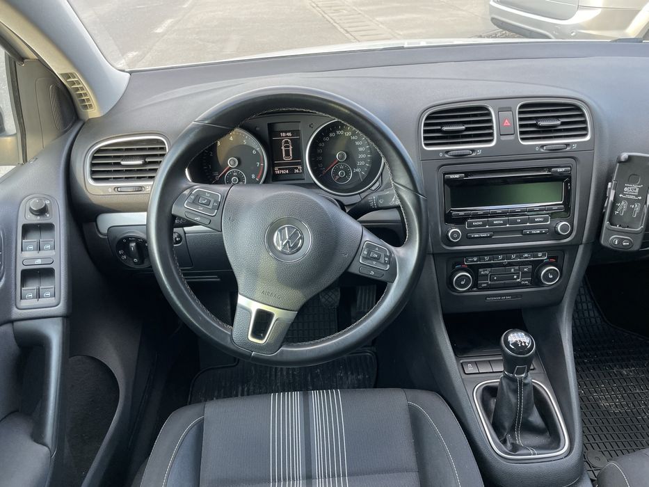 Volswagen golf 6 Fabricatie 2012 benzina 1,2 6 trepte 105 cai germania