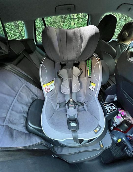 Scaun auto BeSafe Izi Twist + husa vara + protectie bancheta