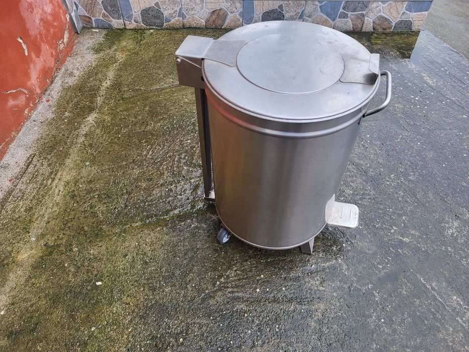 Vand cos de gunoi cu pedal si capac