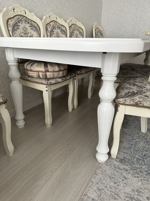 Стол для гостиной