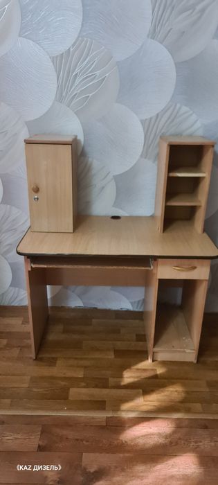 Стол компьютерный