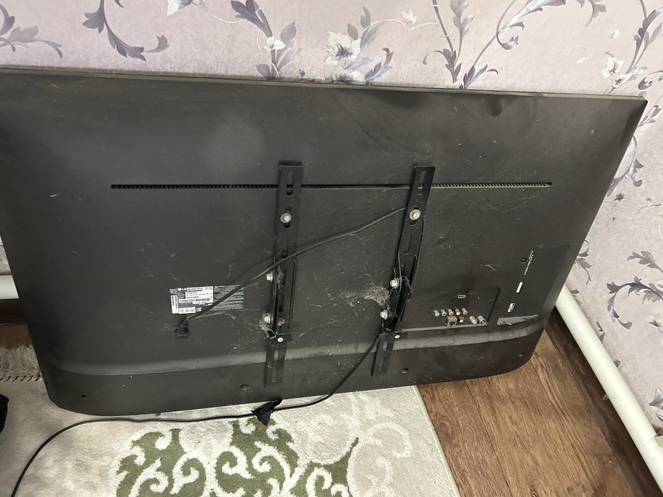 Телевизор LG черный