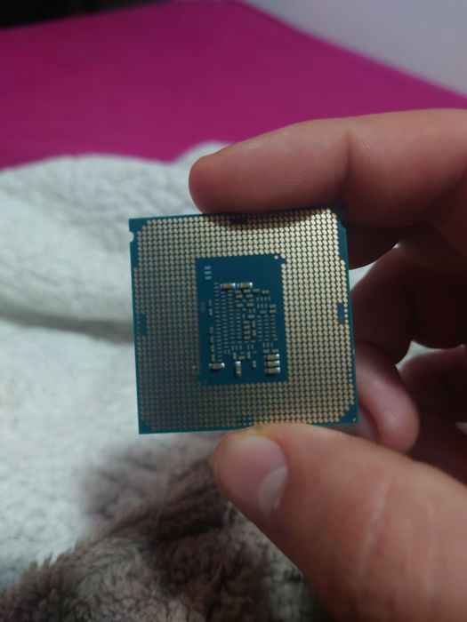 Intel Core i3-7100, generația a 7-a (Kaby Lake), socket LGA 1151.
Frecvență 3.9 GHz, 2 nuclee / 4 fire.