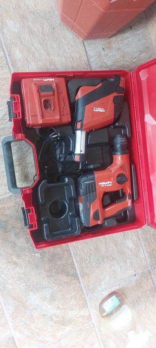 Vând scule hilti în  milwaukee