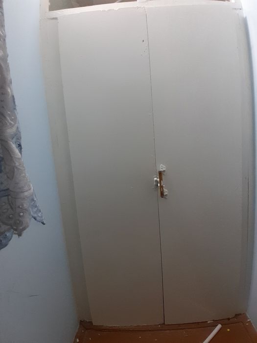 5ta Eshik va 1ta prixojka sotiladi umumiy 1mln 500ming