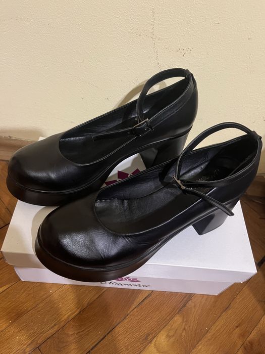 Обувки тип Mary Jane от естесвена кожа с ток