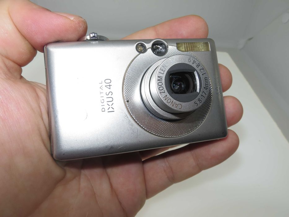 Canon IXUS 40 компактен фотоапарат цифрова камера работи отлично
