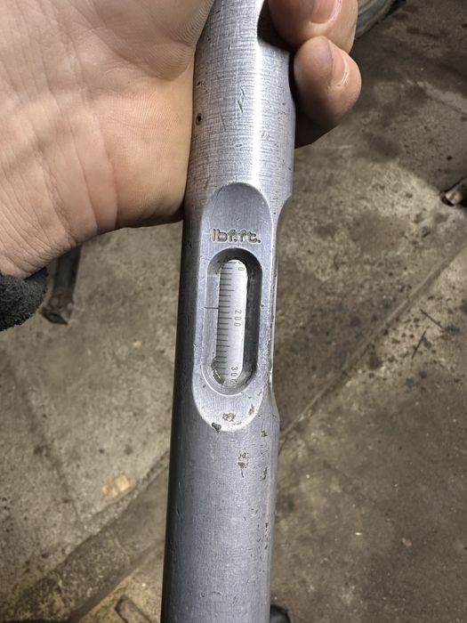 Динамометричей ключ!!!