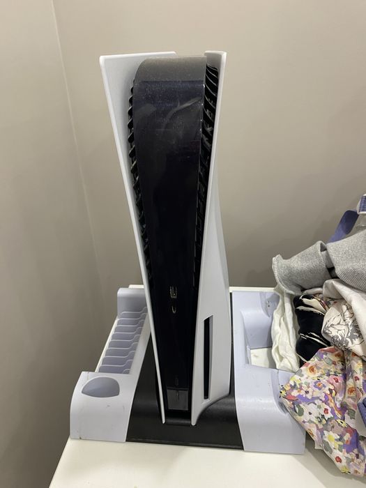PlayStation 5 с джостиками