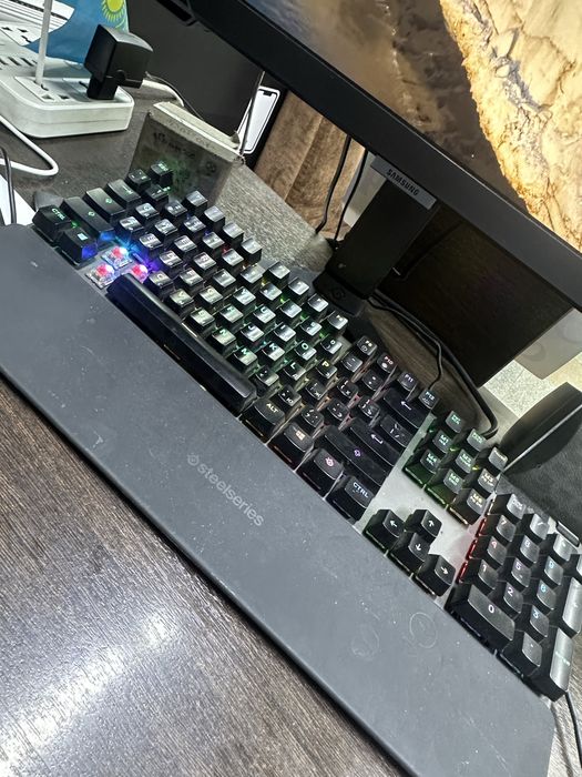 Продам клавиатуру Apex7