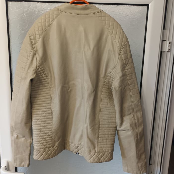 Продавам мъжко кожено яке!