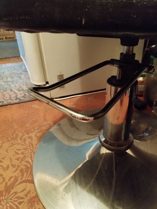 Парикмахерское кресло