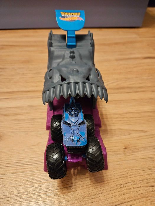 Hot wheels комплект