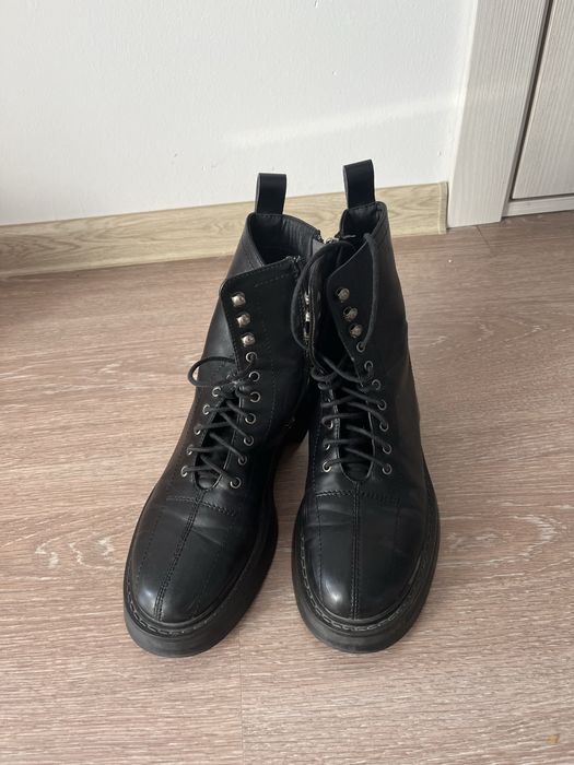 Продам ботинки женские