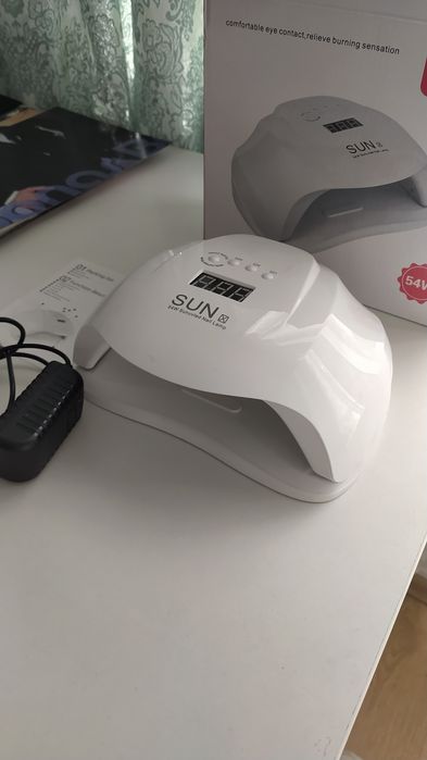 UV лампа за изпичане на геллак