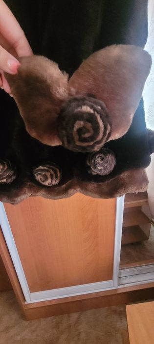 Шубу красивую продам
