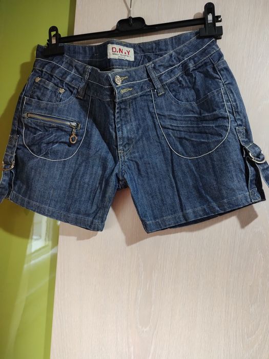 Vand pantaloni dama unul scurt ,și altul lung