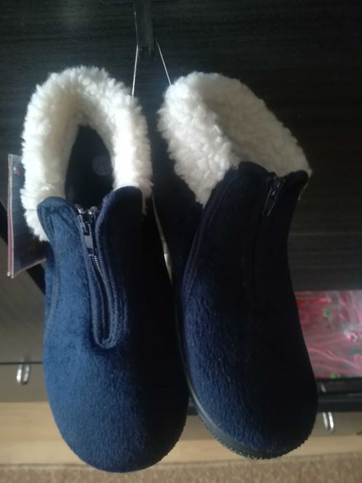 Детски пантофи нови-тъмно сини номер-31.