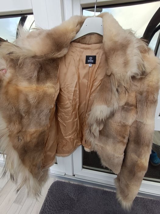 Blanita Versace impecabila