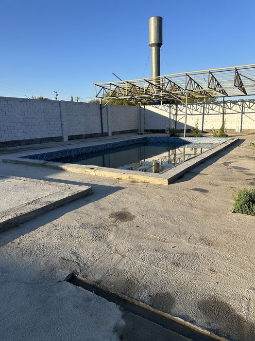 Обшественный бассейн