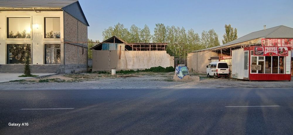 Hovli joy  sotiladi! Parsez, Sartovul qishlog'i, yo'l ustida