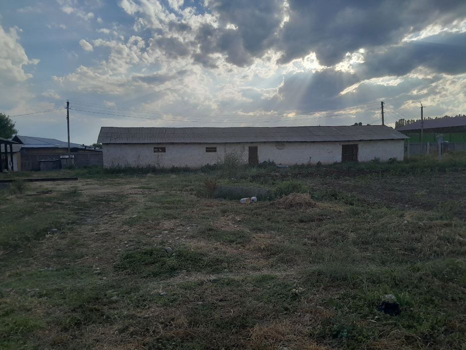 Ko'chmas mulk sotiladi