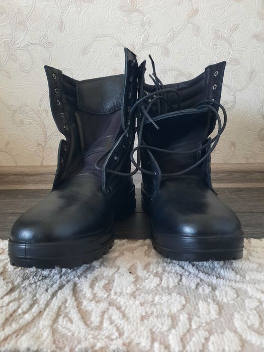 Срочно продам берцы