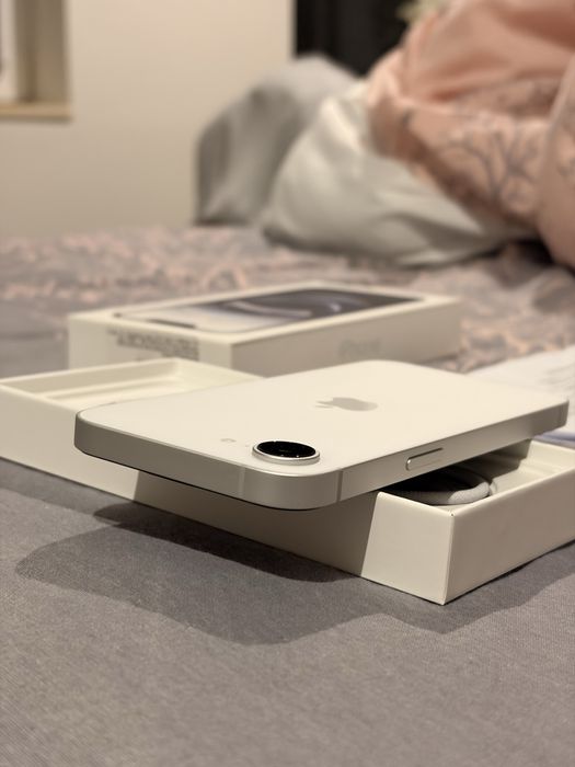 iPhone 16e с гаранция