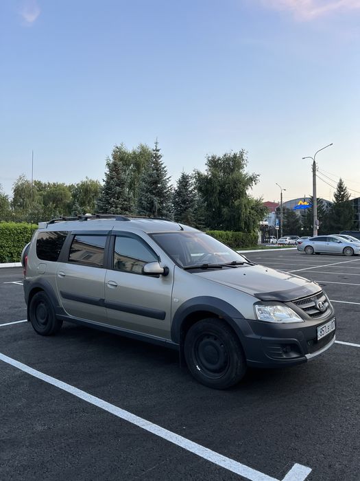 Продаю машину Largus