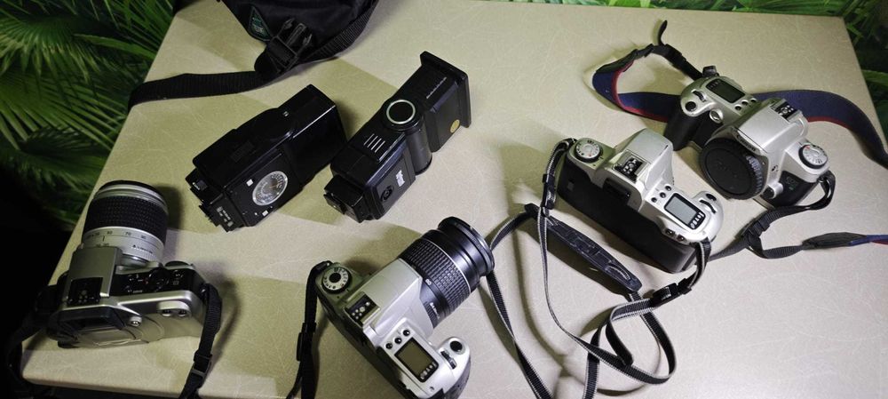 Vând pachet echipament Canon pe film