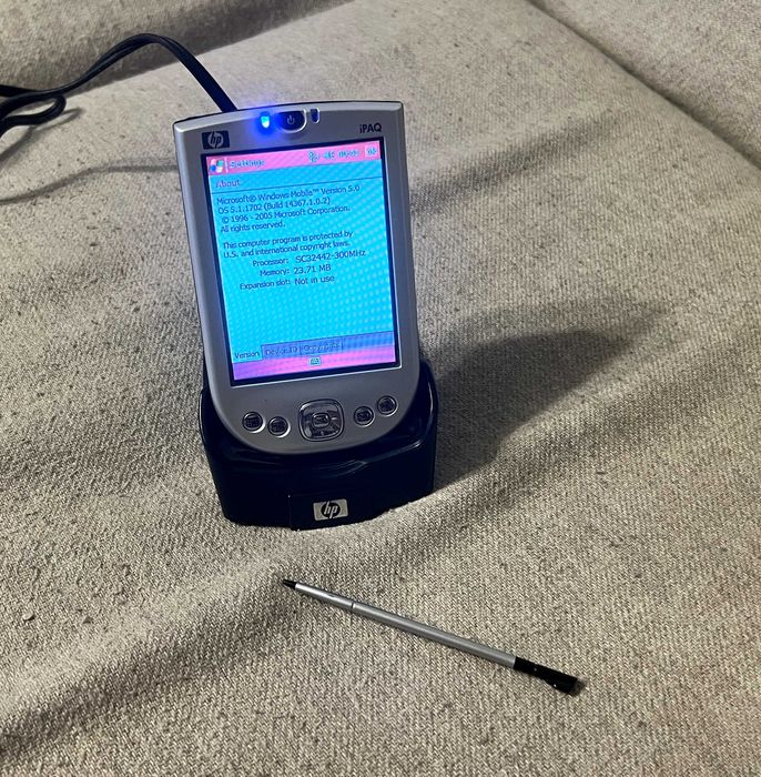 HP iPAQ hx2190b Pocket PC cu docking si stylus, functional