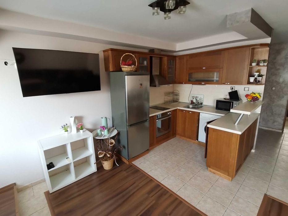 Дава се под наем Двустаен апартамент в Бургас, Възраждане - 70 кв.м за 255 € - Снимка #2