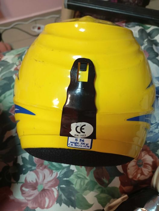 Ски 172см-33 евро и щеки 135см-8 евро, каски-10 евро