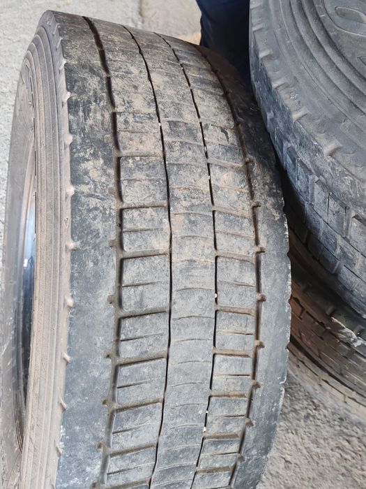 Vând 4 cauciucuri Dunlop stare buna .