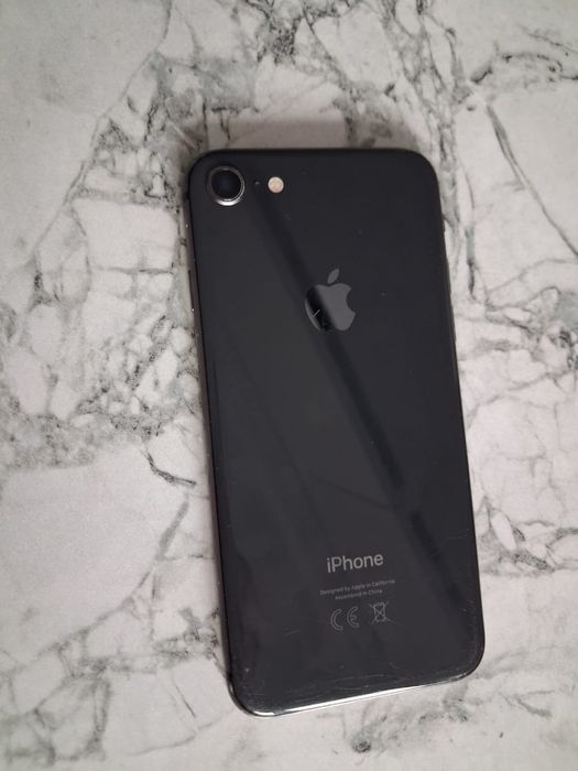 Айфон 8 б/у идалный