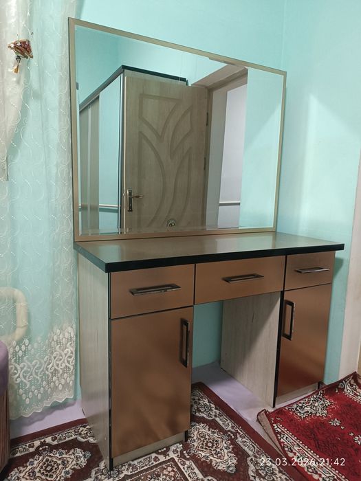 Mebel sotiladi holati yaxshi materiali Akrel, laminat ishlatilgan toza